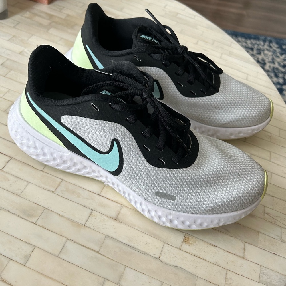 Nike Revolution size 7.5